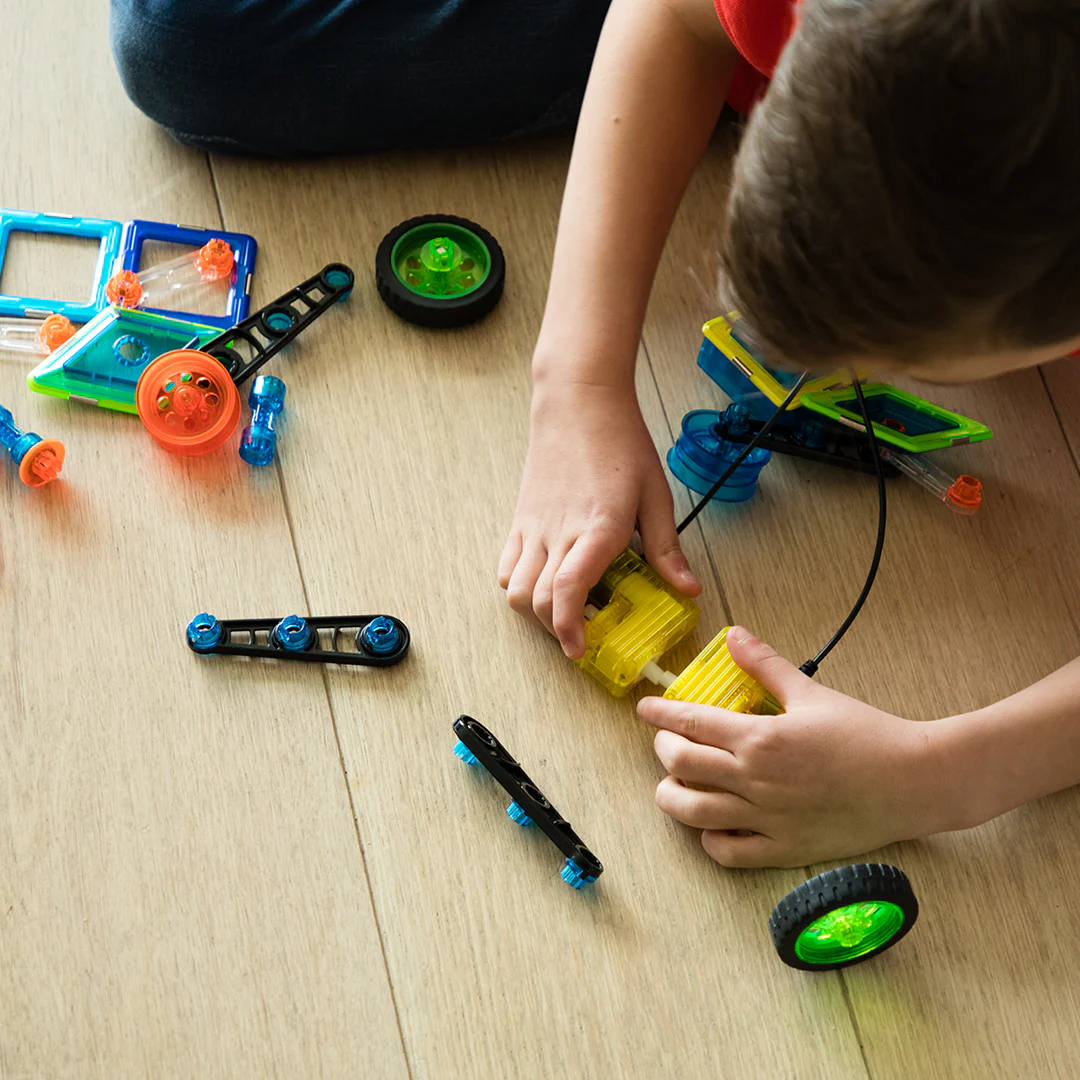 GeoSmart Flip Bot GeoMagnetic STEM Magnetic Construction Set with Rechargeable Turbo Motors for Ages 5+ - Image 10