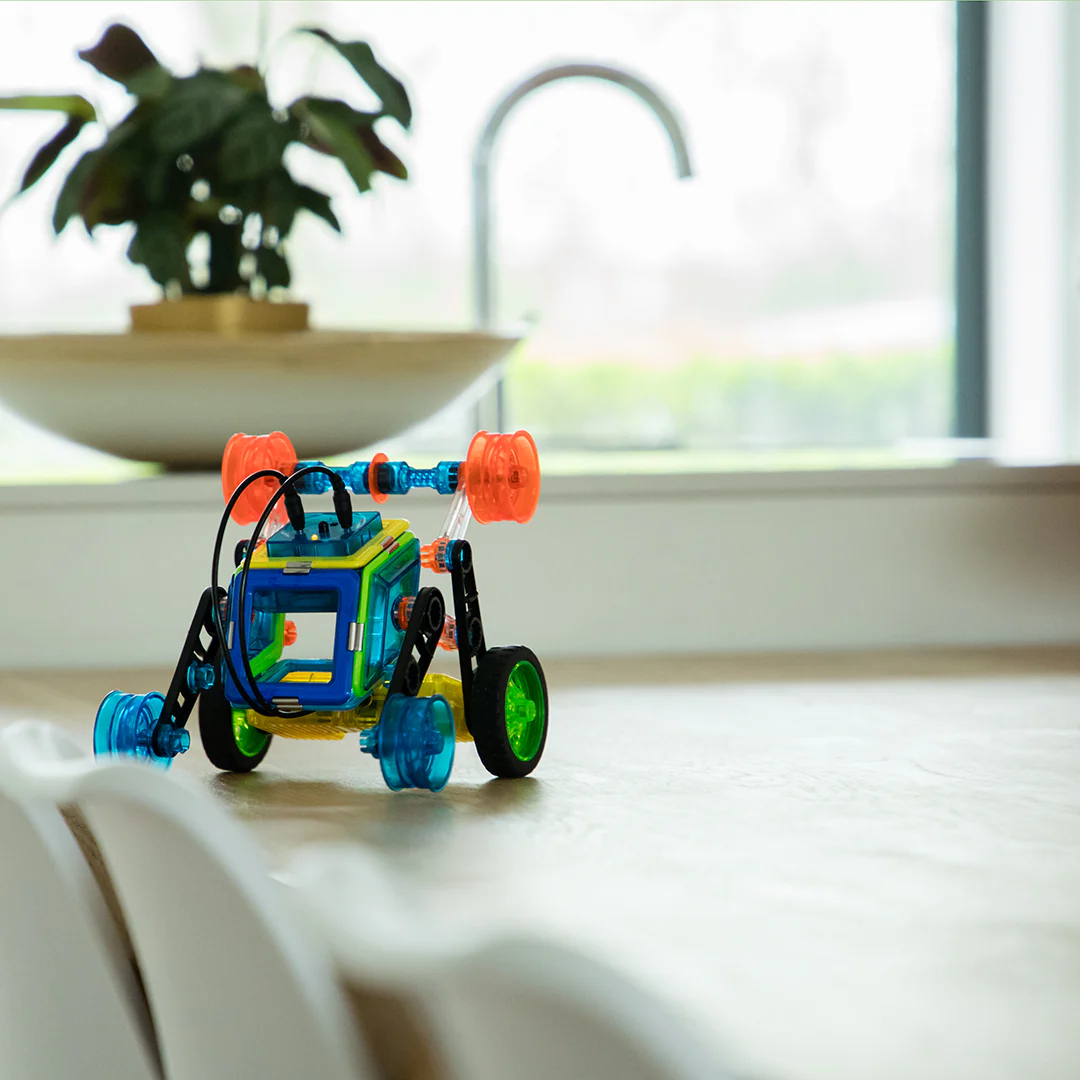 GeoSmart Flip Bot GeoMagnetic STEM Magnetic Construction Set with Rechargeable Turbo Motors for Ages 5+ - Image 13