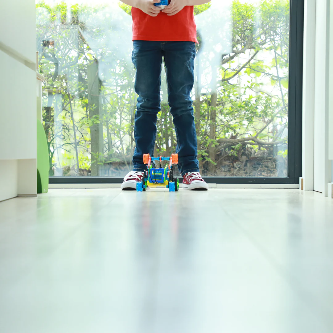 GeoSmart Flip Bot GeoMagnetic STEM Magnetic Construction Set with Rechargeable Turbo Motors for Ages 5+ - Image 7