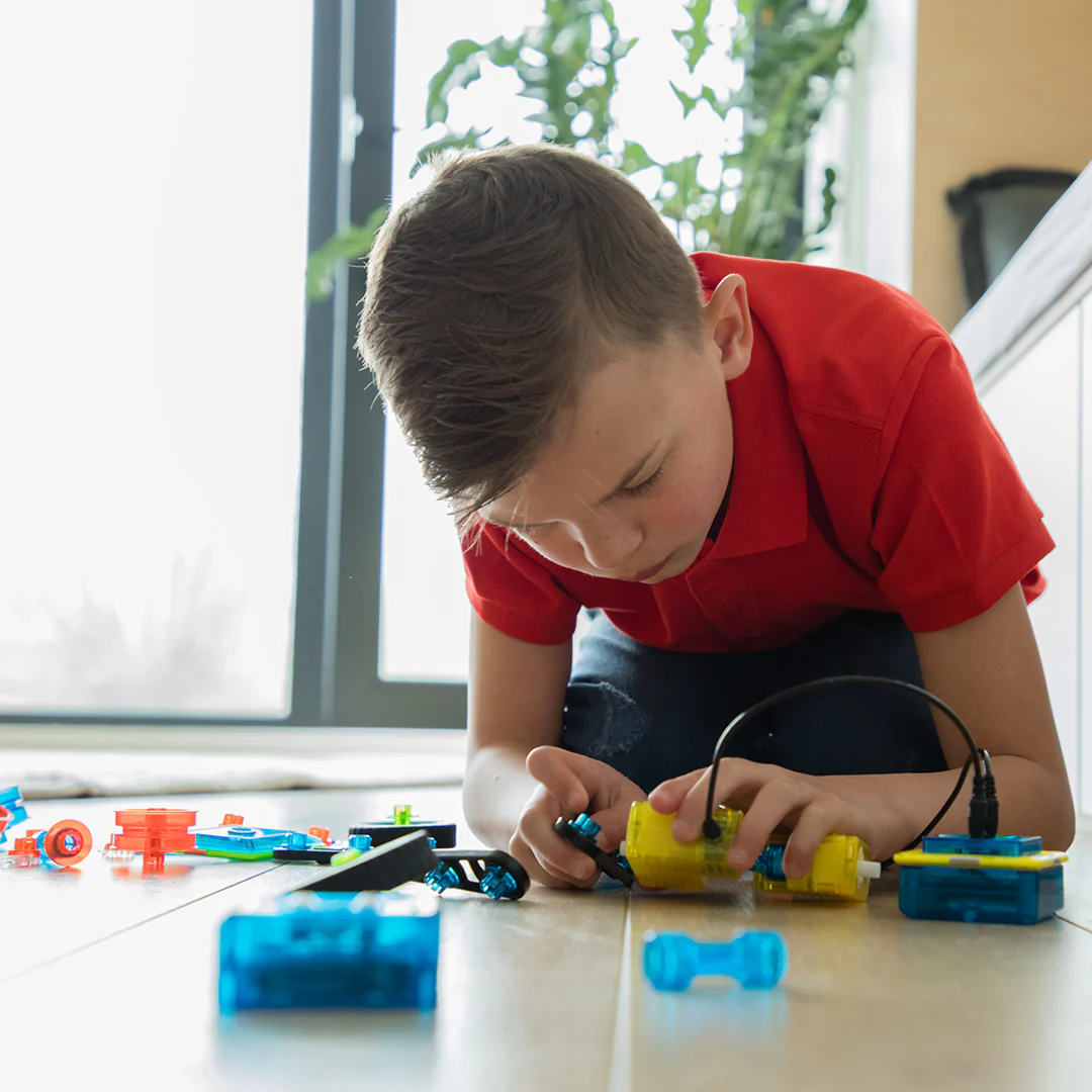 GeoSmart Flip Bot GeoMagnetic STEM Magnetic Construction Set with Rechargeable Turbo Motors for Ages 5+ - Image 9