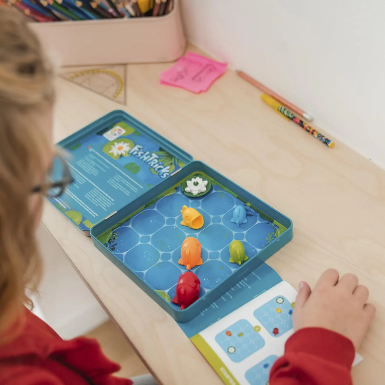 SmartGames FishTricks Metal Box Travel Game with 48 Challenges for Ages 5 - Adult - Image 4