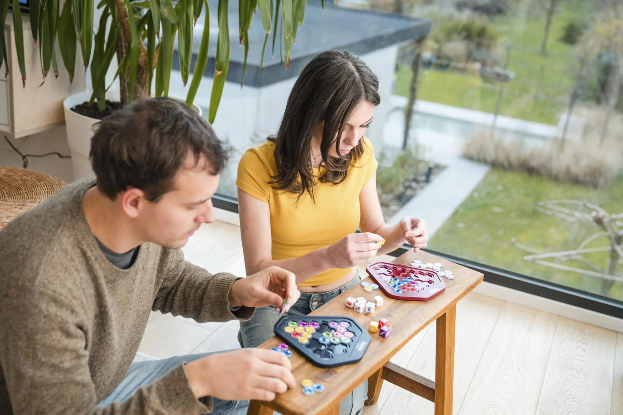 SmartGames Genius Gems from The Classic Two-Player Battle Game for Ages 8 + Now with 5 Levels and Over 10,000 Puzzle Combinations - Image 3