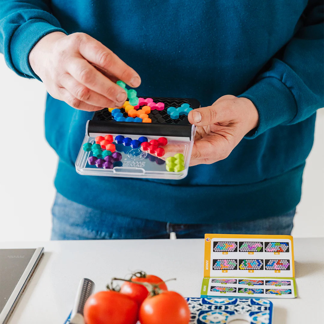 IQ Six Pro Travel Game/Brain Teaser with 120 Challenges for Ages 8+ - Image 10