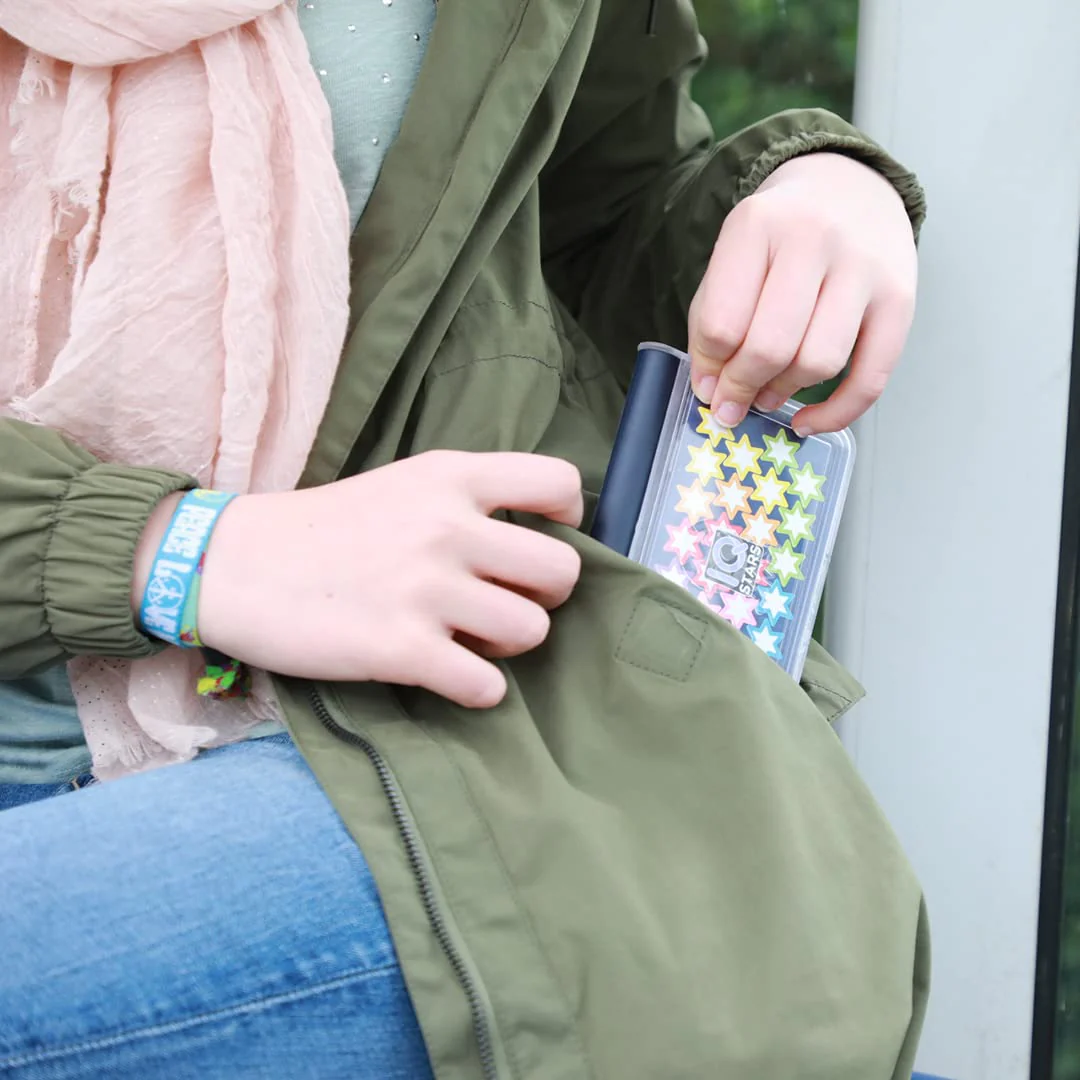 SmartGames IQ Stars Travel Logic Game Ages 6 & Up, 120 Challenges - Image 3