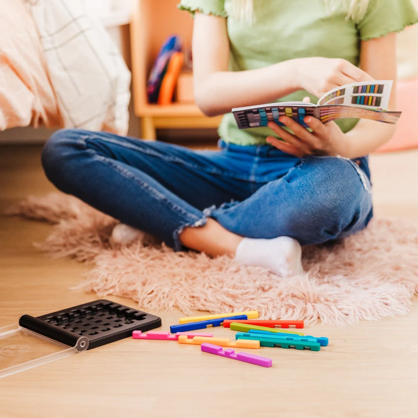 IQ Stixx Stacking Travel Game with 120 Challenges for Ages 7+ - Image 6