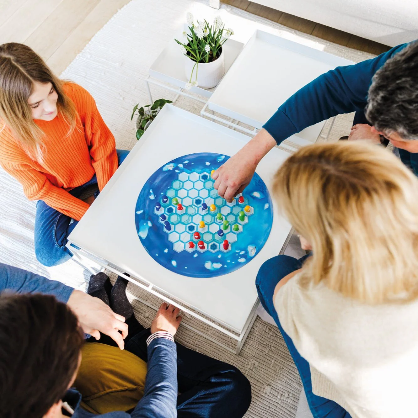 Penguins Huddle Up Game for 2-4 Players Ages 6+ - Image 5