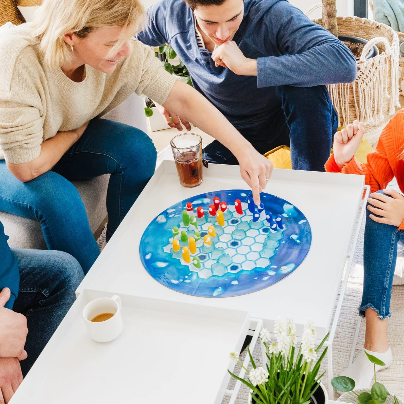 Penguins Huddle Up Game for 2-4 Players Ages 6+ - Image 9