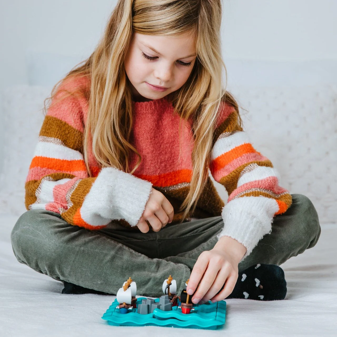 Pirates Crossfire Board Game with 80 Challenges and 4 Playing Modes - Image 6